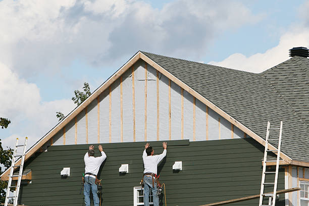 Professional Siding technician working in Markleysburg, PA